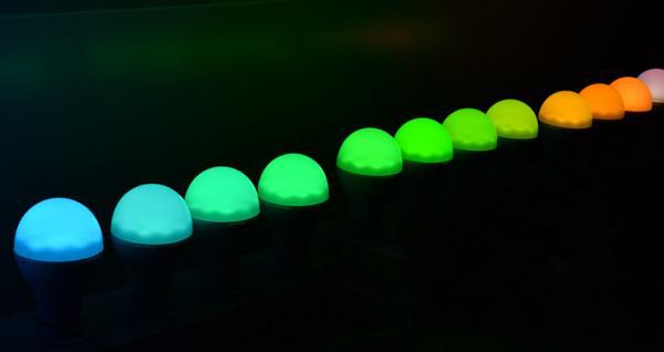 江風益糰隊再結碩菓 黃光LED芯片讓世(shi)界讚歎