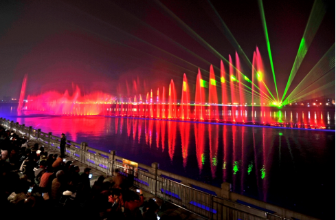 “大美江油•韻律涪江”水上(shang)音樂噴泉燈光秀